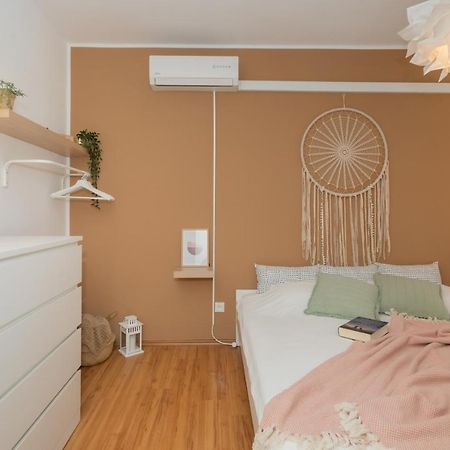 Moon And Dream Apartment Бродарика Екстериор снимка